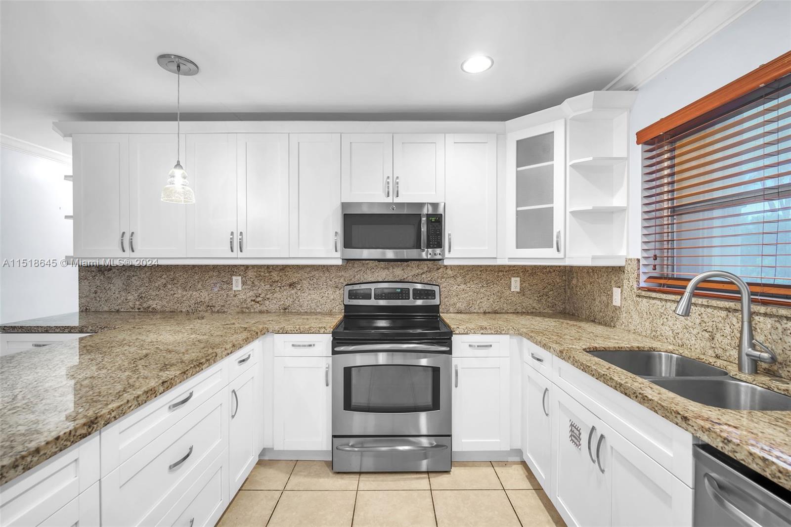 467 Sunset Dr, Hallandale Beach, Florida 33009, 4 Bedrooms Bedrooms, ,2 BathroomsBathrooms,Residential,For Sale,467 Sunset Dr,A11518645
