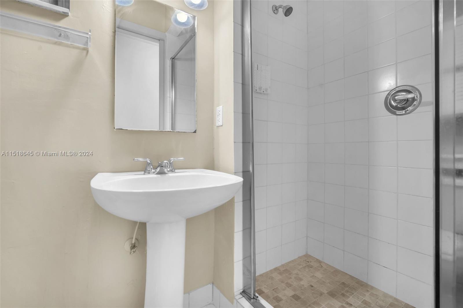 467 Sunset Dr, Hallandale Beach, Florida 33009, 4 Bedrooms Bedrooms, ,2 BathroomsBathrooms,Residential,For Sale,467 Sunset Dr,A11518645