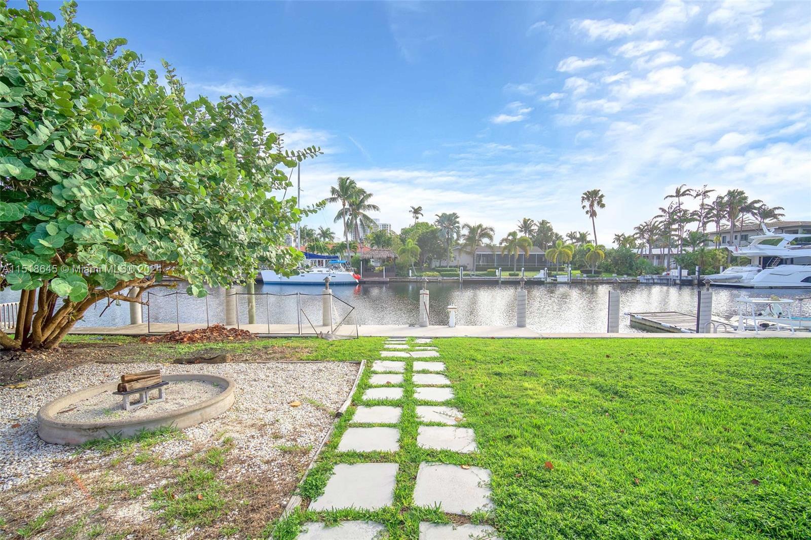 467 Sunset Dr, Hallandale Beach, Florida 33009, 4 Bedrooms Bedrooms, ,2 BathroomsBathrooms,Residential,For Sale,467 Sunset Dr,A11518645