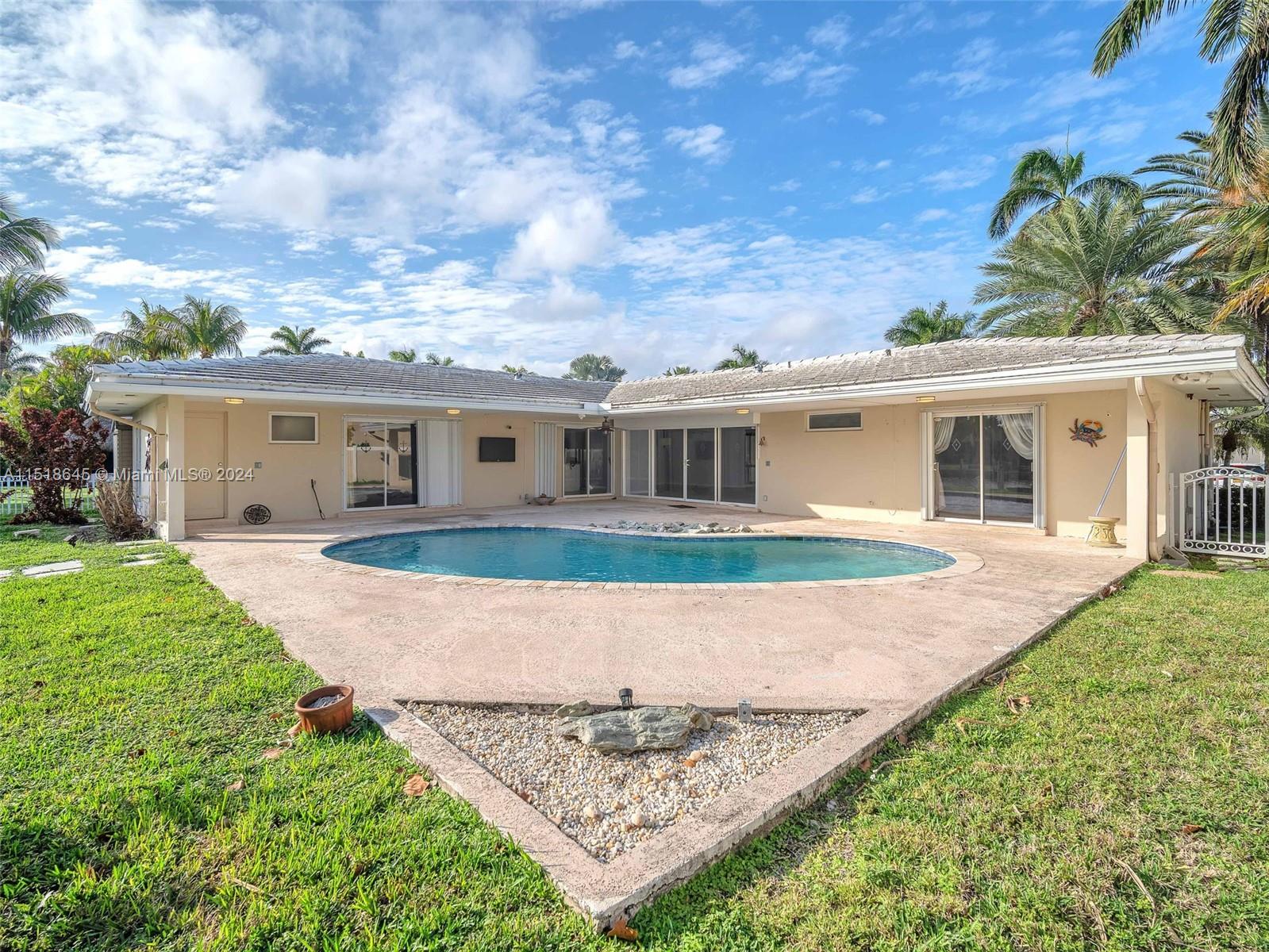 467 Sunset Dr, Hallandale Beach, Florida 33009, 4 Bedrooms Bedrooms, ,2 BathroomsBathrooms,Residential,For Sale,467 Sunset Dr,A11518645