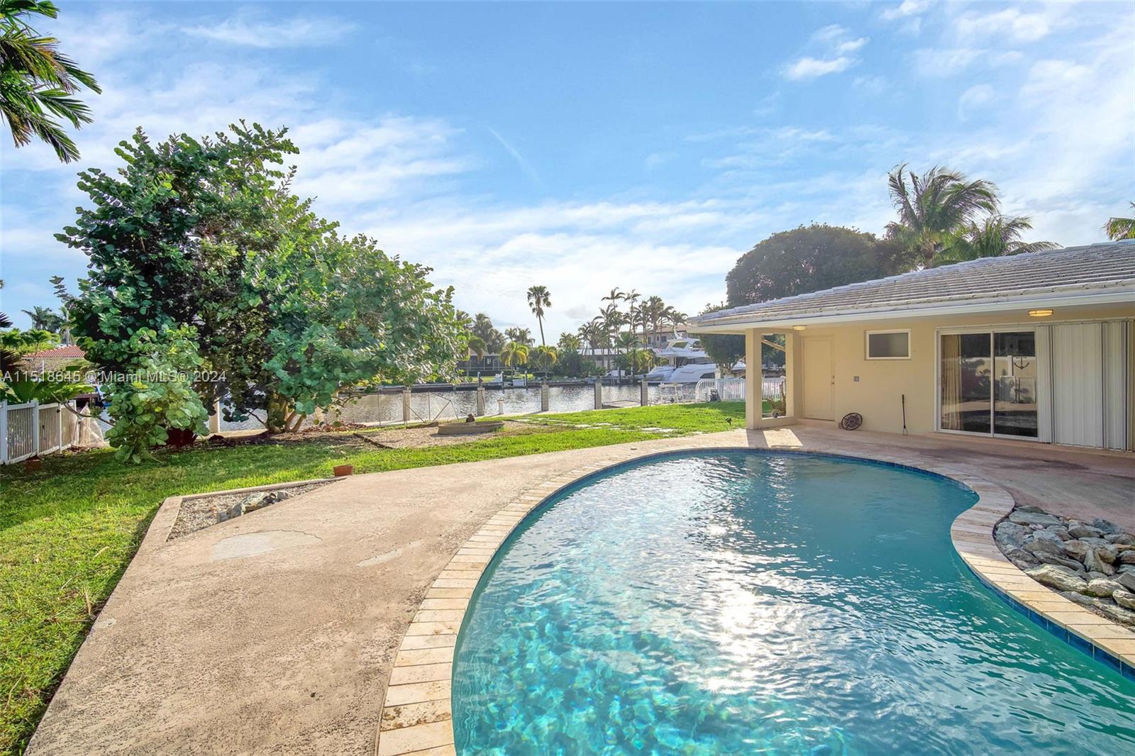 467 Sunset Dr, Hallandale Beach, Florida 33009, 4 Bedrooms Bedrooms, ,2 BathroomsBathrooms,Residential,For Sale,467 Sunset Dr,A11518645