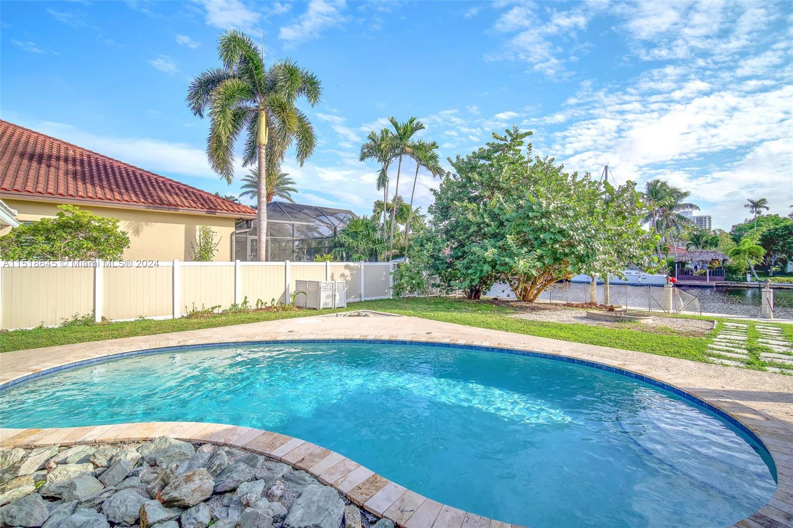 467 Sunset Dr, Hallandale Beach, Florida 33009, 4 Bedrooms Bedrooms, ,2 BathroomsBathrooms,Residential,For Sale,467 Sunset Dr,A11518645