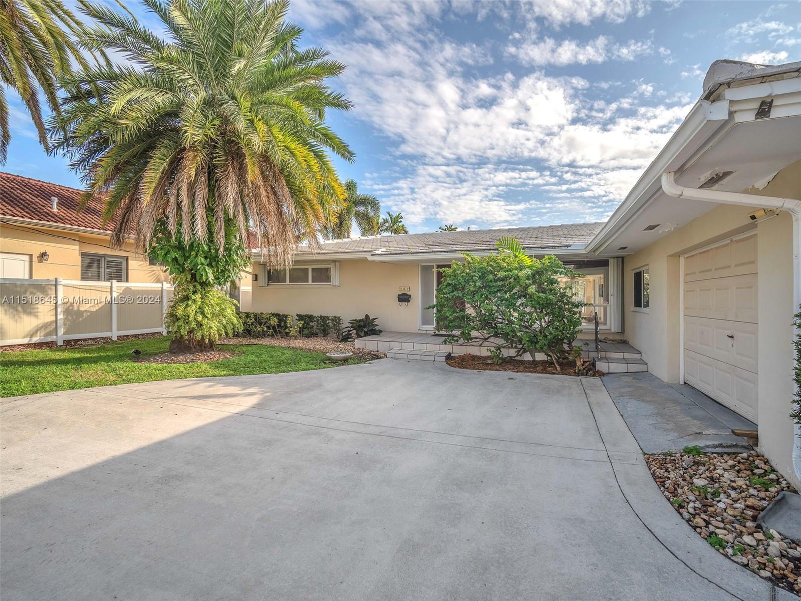 467 Sunset Dr, Hallandale Beach, Florida 33009, 4 Bedrooms Bedrooms, ,2 BathroomsBathrooms,Residential,For Sale,467 Sunset Dr,A11518645