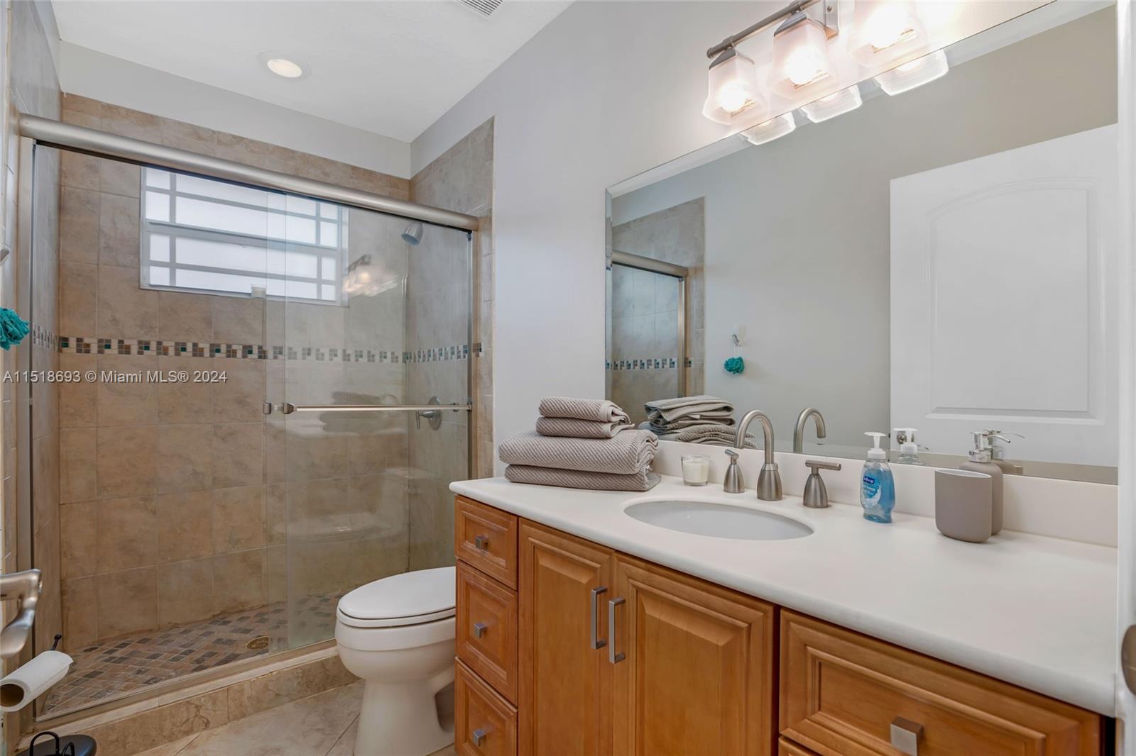 4710 NE 18th Ter, Fort Lauderdale, Florida 33308, 4 Bedrooms Bedrooms, ,3 BathroomsBathrooms,Residentiallease,For Rent,4710 NE 18th Ter,A11518693