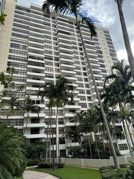 2500 Parkview Dr 618, Hallandale Beach, Florida 33009, 2 Bedrooms Bedrooms, ,2 BathroomsBathrooms,Residential,For Sale,2500 Parkview Dr 618,A11518009
