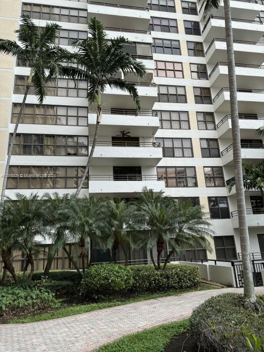 2500 Parkview Dr 618, Hallandale Beach, Florida 33009, 2 Bedrooms Bedrooms, ,2 BathroomsBathrooms,Residential,For Sale,2500 Parkview Dr 618,A11518009