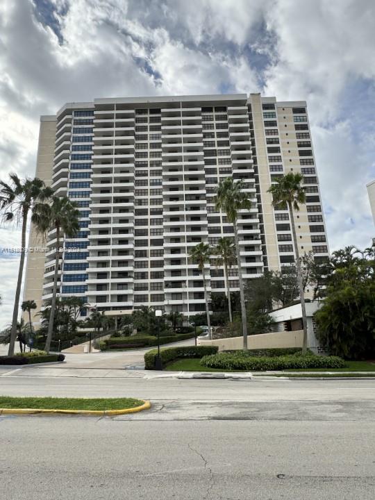 2500 Parkview Dr 618, Hallandale Beach, Florida 33009, 2 Bedrooms Bedrooms, ,2 BathroomsBathrooms,Residential,For Sale,2500 Parkview Dr 618,A11518009