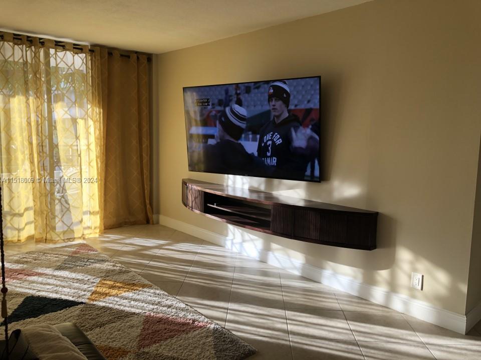 2500 Parkview Dr 618, Hallandale Beach, Florida 33009, 2 Bedrooms Bedrooms, ,2 BathroomsBathrooms,Residential,For Sale,2500 Parkview Dr 618,A11518009