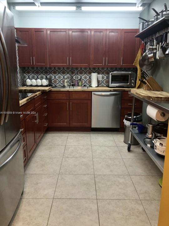 2500 Parkview Dr 618, Hallandale Beach, Florida 33009, 2 Bedrooms Bedrooms, ,2 BathroomsBathrooms,Residential,For Sale,2500 Parkview Dr 618,A11518009