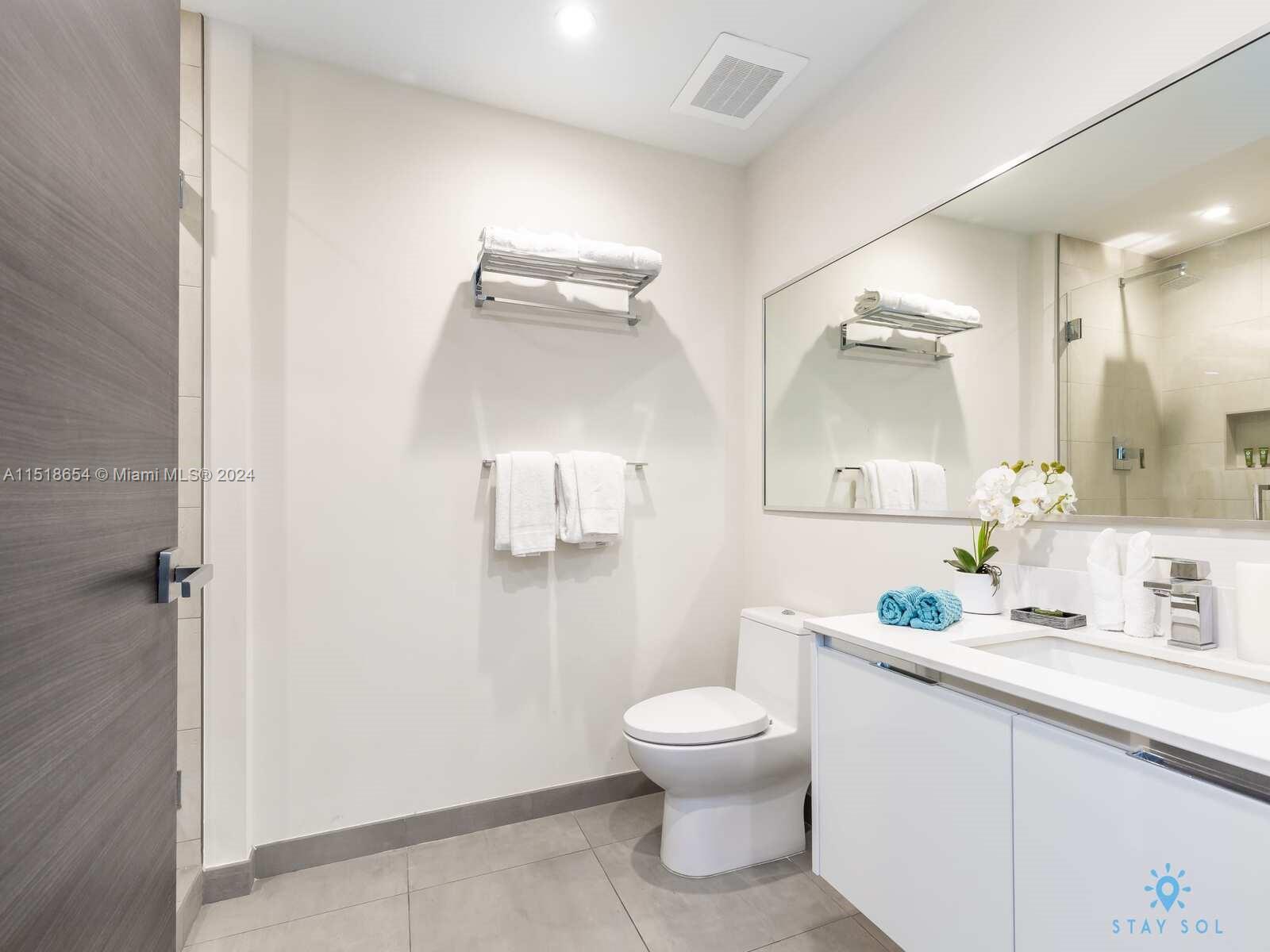 777 N Ocean Dr N409, Hollywood, Florida 33019, 2 Bedrooms Bedrooms, ,1 BathroomBathrooms,Residential,For Sale,777 N Ocean Dr N409,A11518654