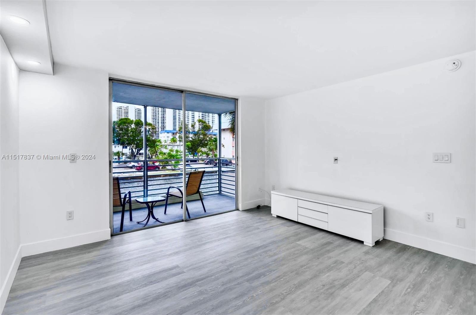 3725 NE 169 ST 203-B, North Miami Beach, Florida 33160, 1 Bedroom Bedrooms, ,1 BathroomBathrooms,Residential,For Sale,3725 NE 169 ST 203-B,A11517837