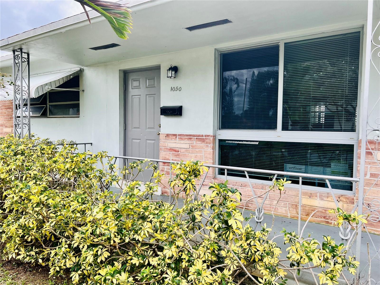 Dania Beach, Florida 33004, 2 Bedrooms Bedrooms, ,2 BathroomsBathrooms,Residentiallease,For Rent,A11519075