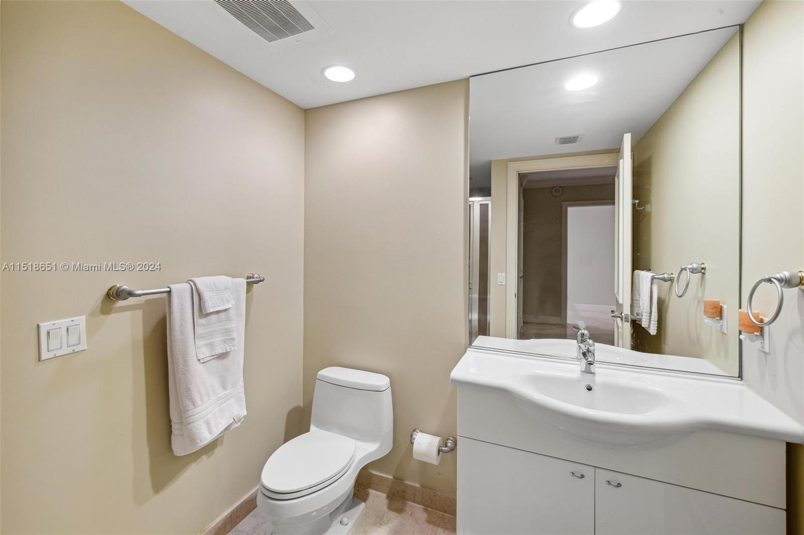 1800 S Ocean Dr 2201, Hallandale Beach, Florida 33009, 3 Bedrooms Bedrooms, ,3 BathroomsBathrooms,Residential,For Sale,1800 S Ocean Dr 2201,A11518651