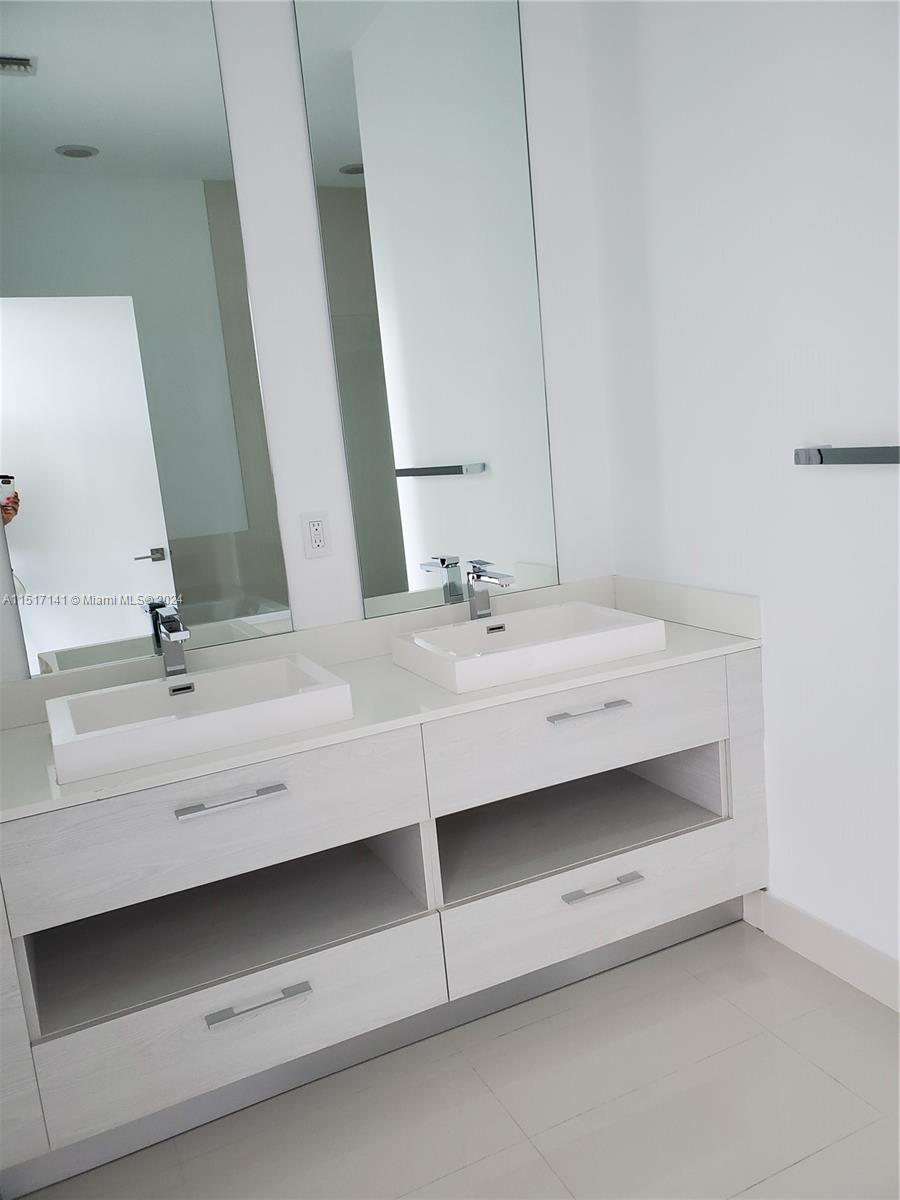 45 SW 9th St 9Th 4704, Miami, Florida 33130, 3 Bedrooms Bedrooms, ,4 BathroomsBathrooms,Residential,For Sale,45 SW 9th St 9Th 4704,A11517141