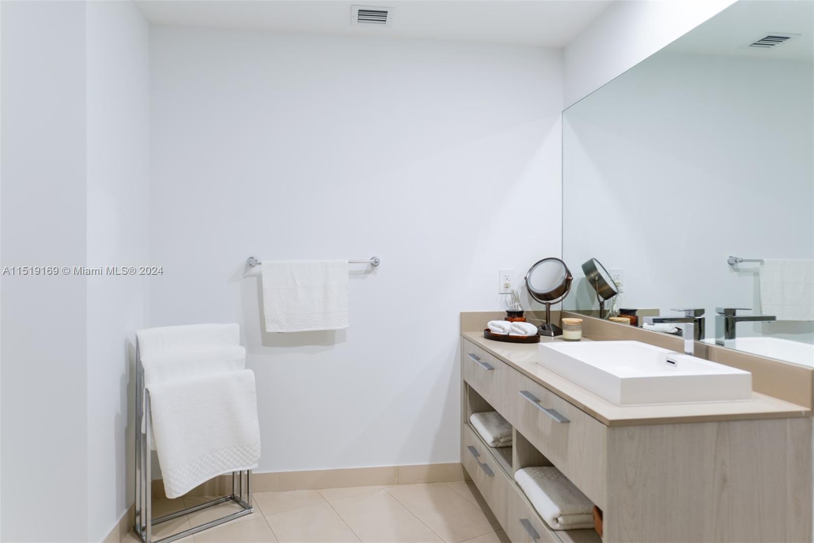 4111 S Ocean Dr 1905, Hollywood, Florida 33019, 2 Bedrooms Bedrooms, ,2 BathroomsBathrooms,Residential,For Sale,4111 S Ocean Dr 1905,A11519169