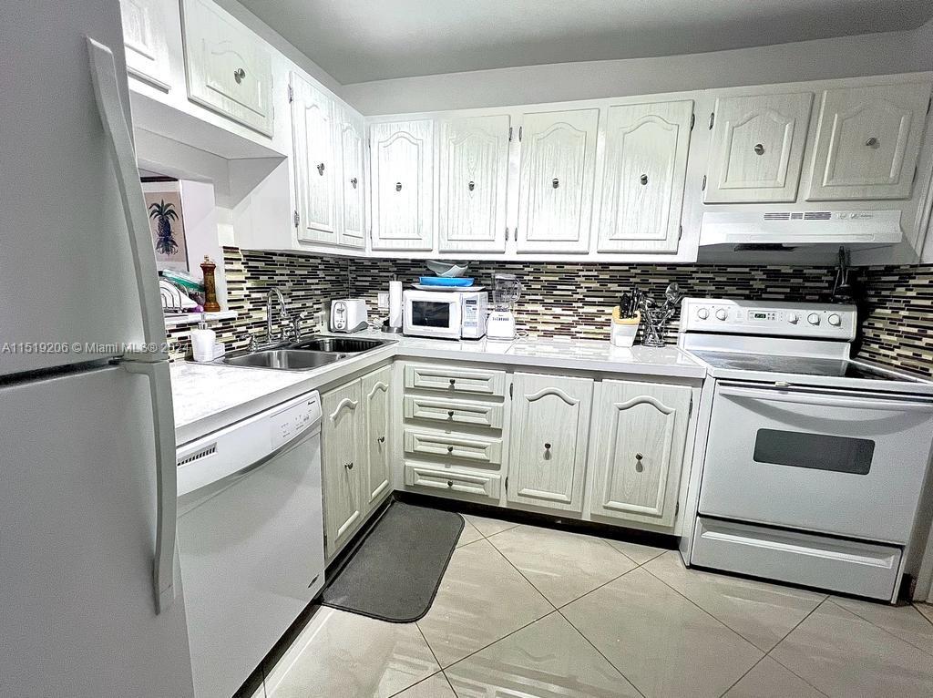 4191 NW 41st St 214, Lauderdale Lakes, Florida 33319, 1 Bedroom Bedrooms, ,1 BathroomBathrooms,Residential,For Sale,4191 NW 41st St 214,A11519206