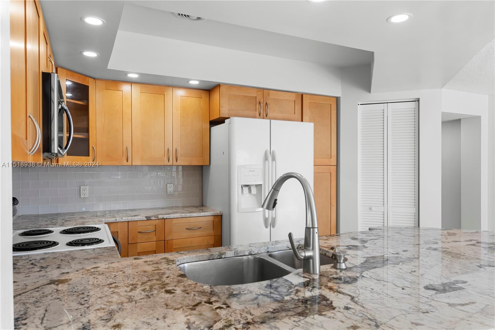 12600 SW 5th Ct 404L, Pembroke Pines, Florida 33027, 1 Bedroom Bedrooms, ,1 BathroomBathrooms,Residential,For Sale,12600 SW 5th Ct 404L,A11518938