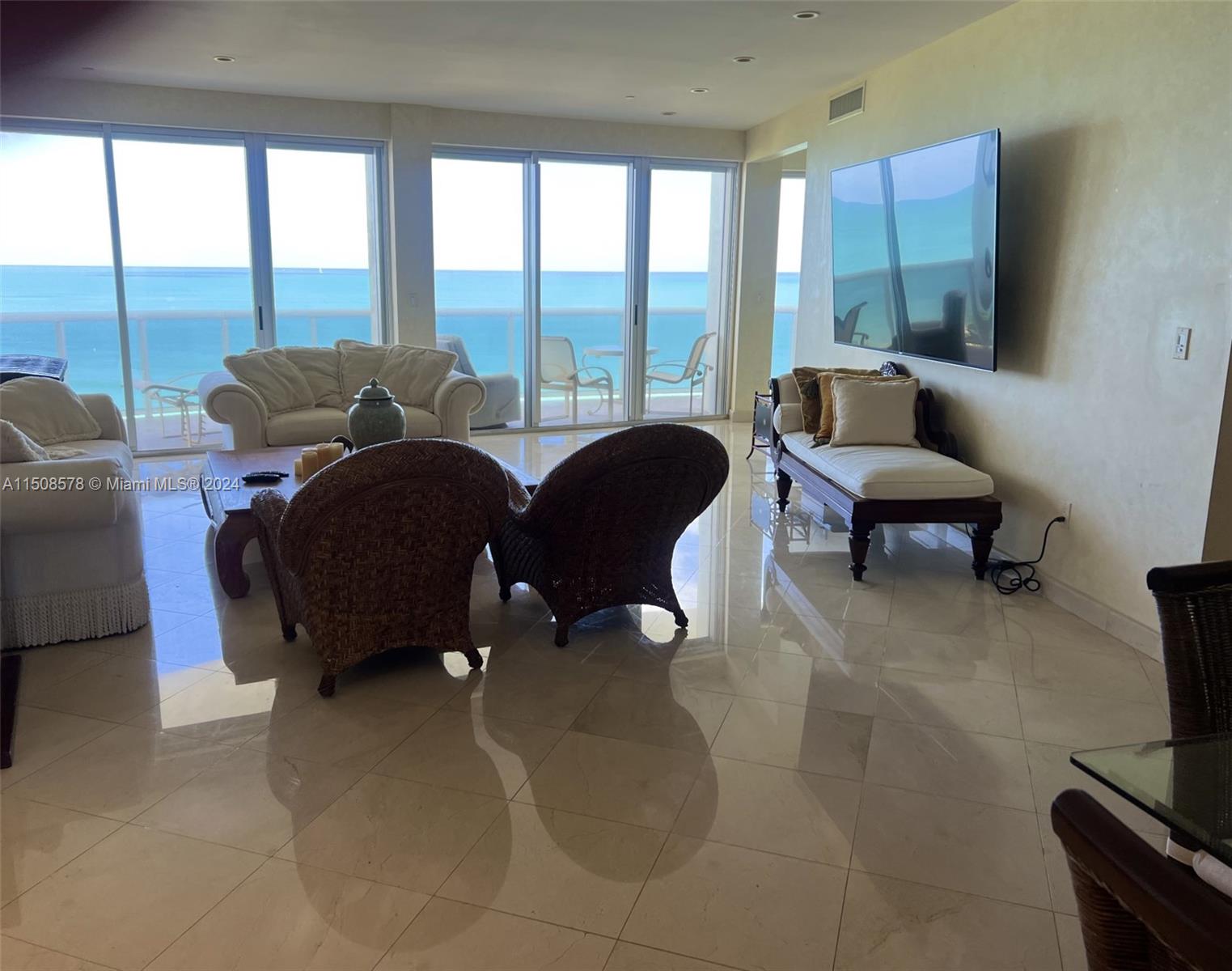 9601 Collins Ave 805, Bal Harbour, Florida 33154, 2 Bedrooms Bedrooms, ,2 BathroomsBathrooms,Residentiallease,For Rent,9601 Collins Ave 805,A11508578