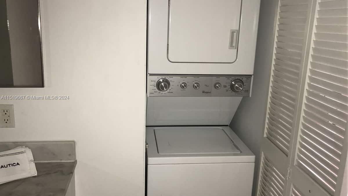 1200 Brickell Bay Dr 3924, Miami, Florida 33131, 3 Bedrooms Bedrooms, ,2 BathroomsBathrooms,Residential,For Sale,1200 Brickell Bay Dr 3924,A11519667
