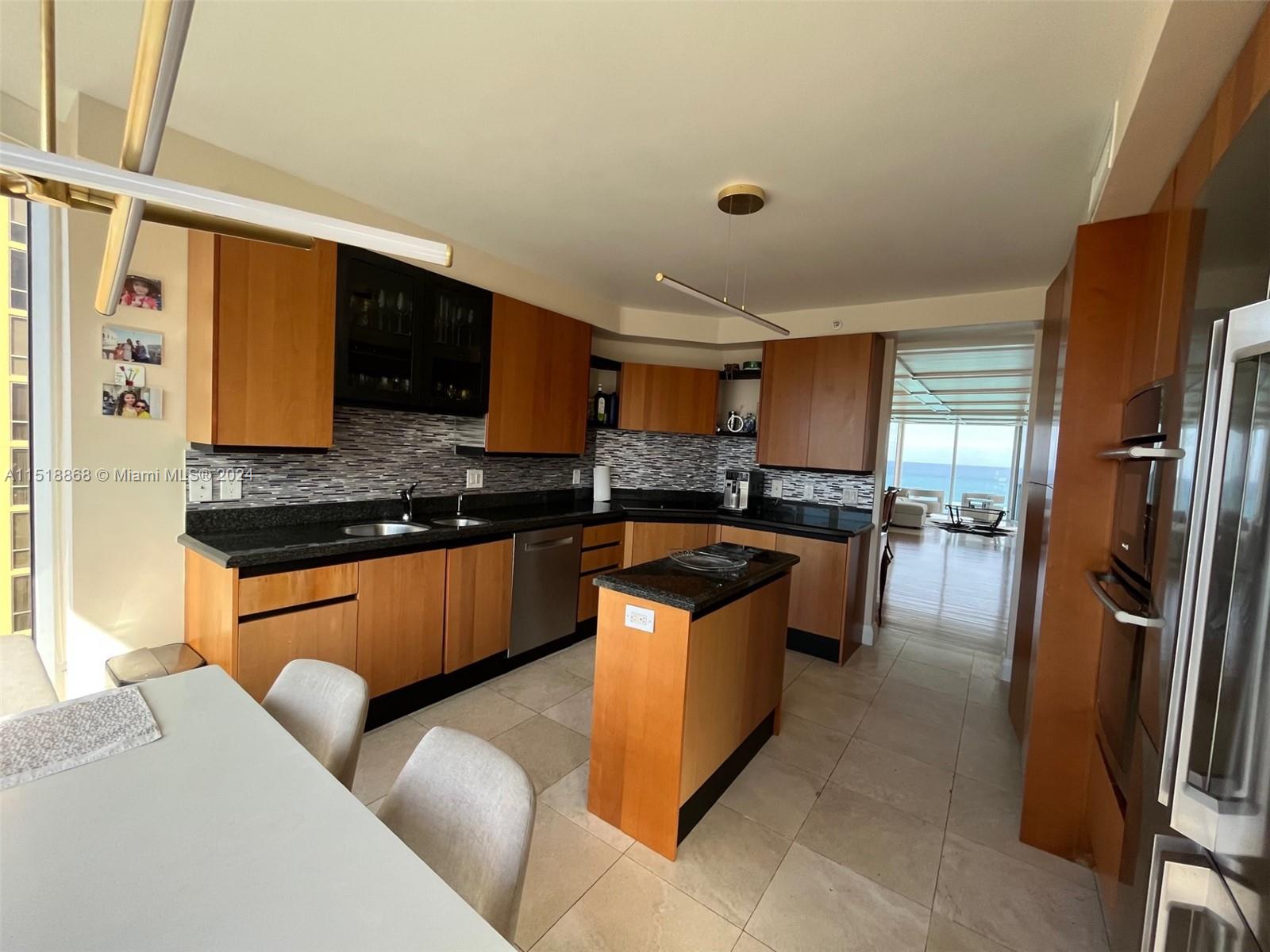 Sunny Isles Beach, Florida 33160, 3 Bedrooms Bedrooms, ,3 BathroomsBathrooms,Residentiallease,For Rent,A11518868