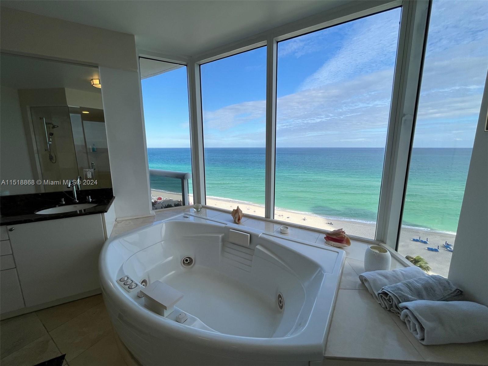 Sunny Isles Beach, Florida 33160, 3 Bedrooms Bedrooms, ,3 BathroomsBathrooms,Residentiallease,For Rent,A11518868