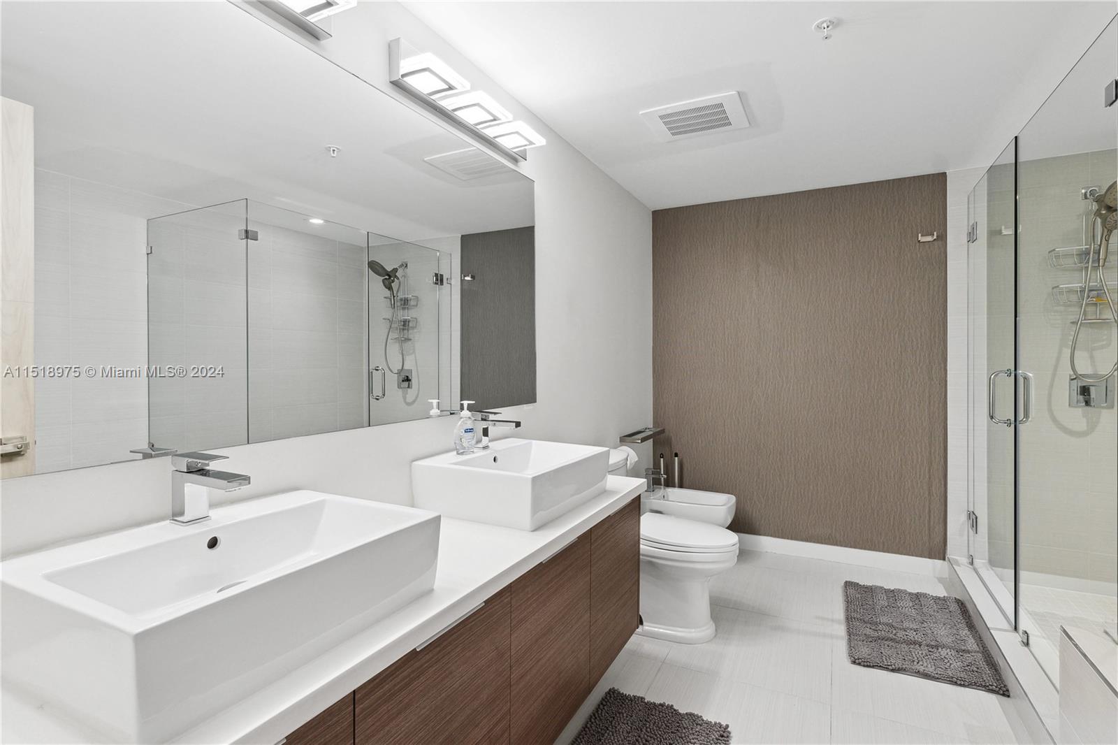 1010 SW 2nd Ave LPH03, Miami, Florida 33130, 3 Bedrooms Bedrooms, ,3 BathroomsBathrooms,Residentiallease,For Rent,1010 SW 2nd Ave LPH03,A11518975