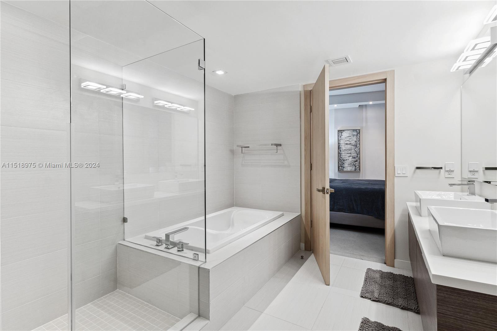 1010 SW 2nd Ave LPH03, Miami, Florida 33130, 3 Bedrooms Bedrooms, ,3 BathroomsBathrooms,Residentiallease,For Rent,1010 SW 2nd Ave LPH03,A11518975