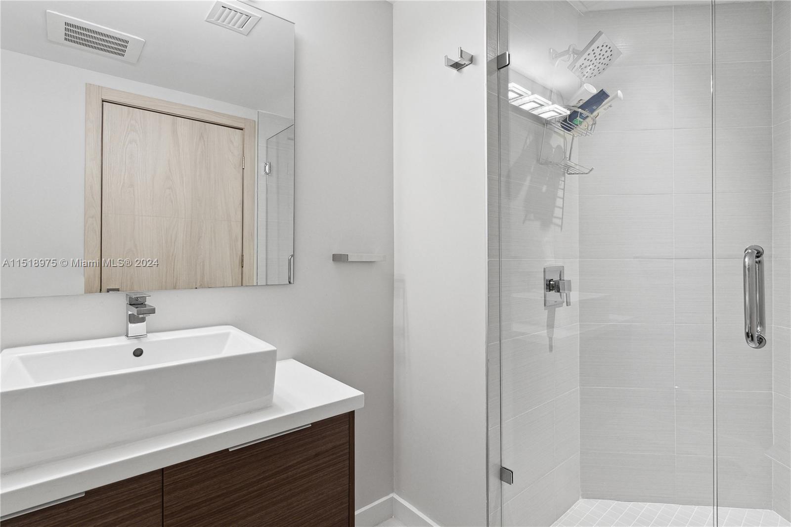1010 SW 2nd Ave LPH03, Miami, Florida 33130, 3 Bedrooms Bedrooms, ,3 BathroomsBathrooms,Residentiallease,For Rent,1010 SW 2nd Ave LPH03,A11518975