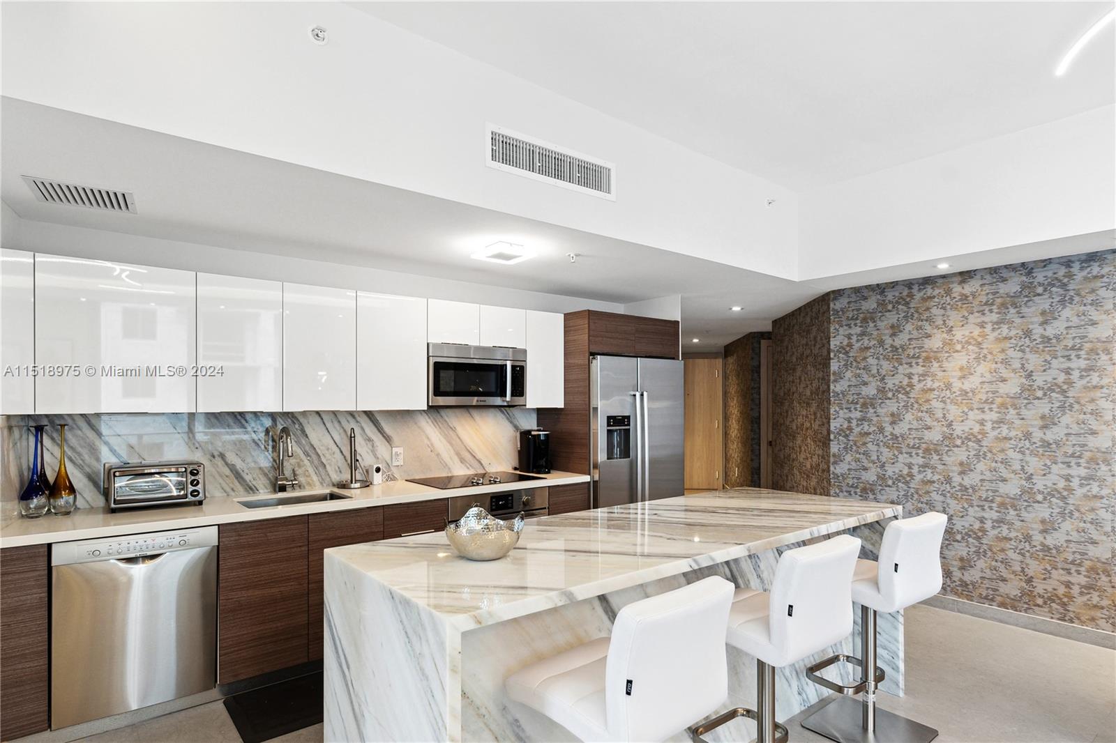 1010 SW 2nd Ave LPH03, Miami, Florida 33130, 3 Bedrooms Bedrooms, ,3 BathroomsBathrooms,Residentiallease,For Rent,1010 SW 2nd Ave LPH03,A11518975