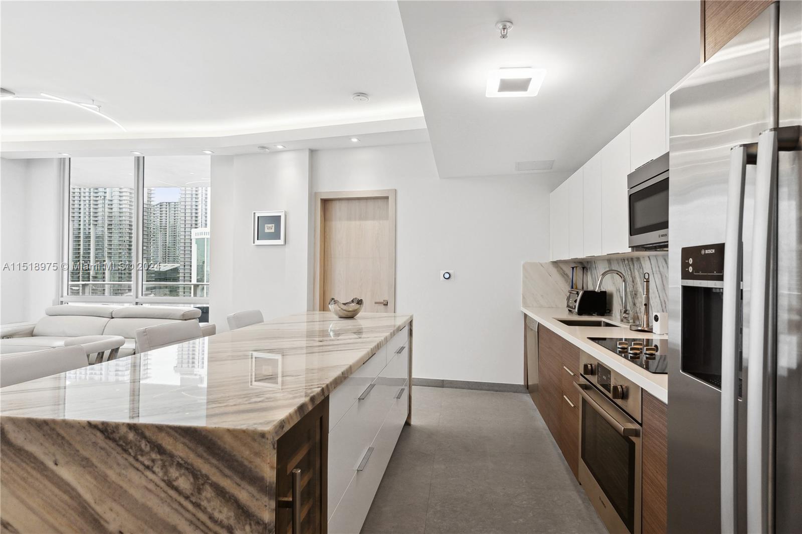 1010 SW 2nd Ave LPH03, Miami, Florida 33130, 3 Bedrooms Bedrooms, ,3 BathroomsBathrooms,Residentiallease,For Rent,1010 SW 2nd Ave LPH03,A11518975