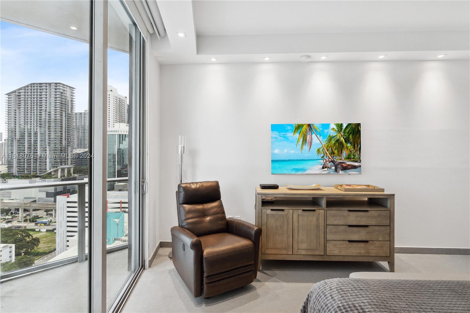 1010 SW 2nd Ave LPH03, Miami, Florida 33130, 3 Bedrooms Bedrooms, ,3 BathroomsBathrooms,Residentiallease,For Rent,1010 SW 2nd Ave LPH03,A11518975