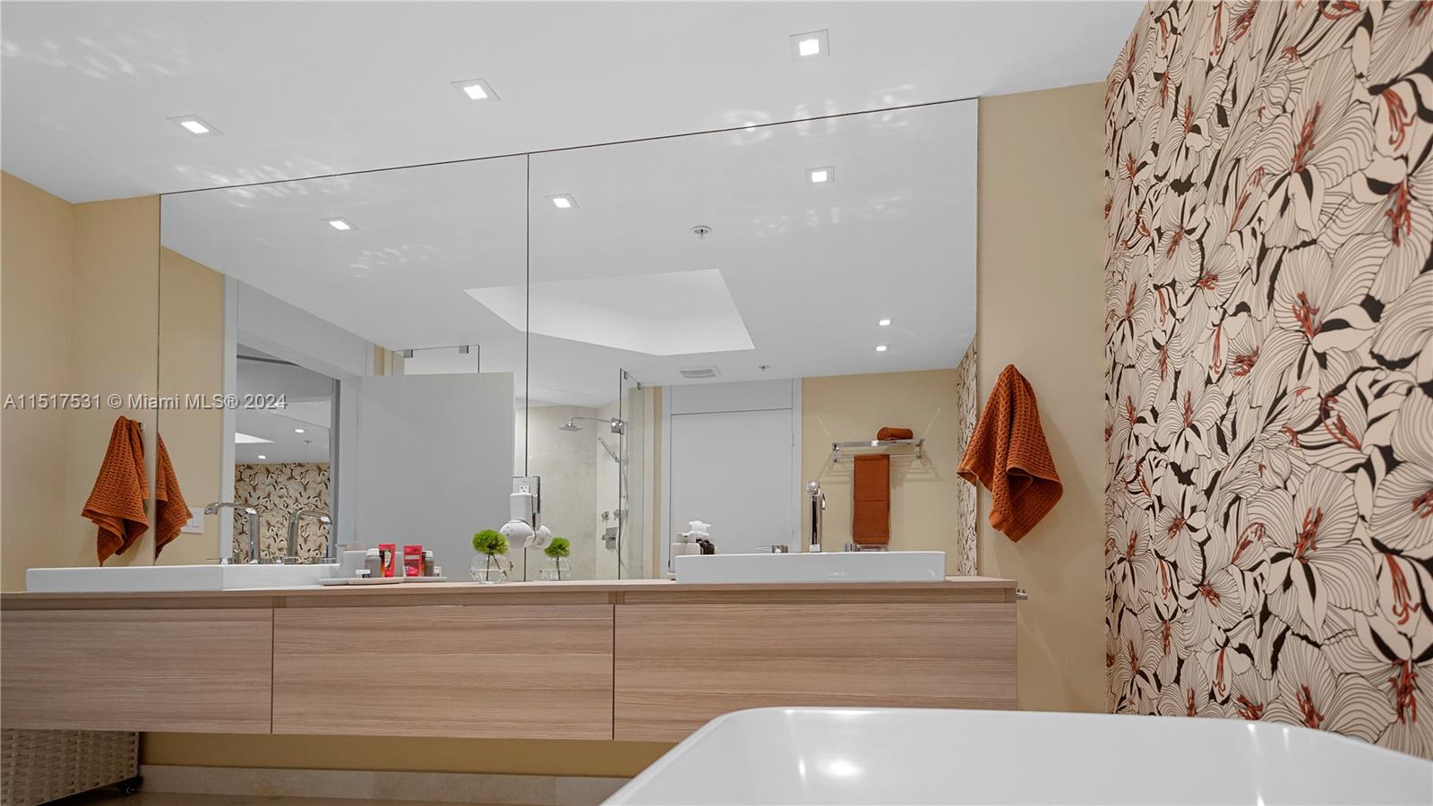 17301 Biscayne Blvd 2102, North Miami Beach, Florida 33160, 2 Bedrooms Bedrooms, ,2 BathroomsBathrooms,Residential,For Sale,17301 Biscayne Blvd 2102,A11517531