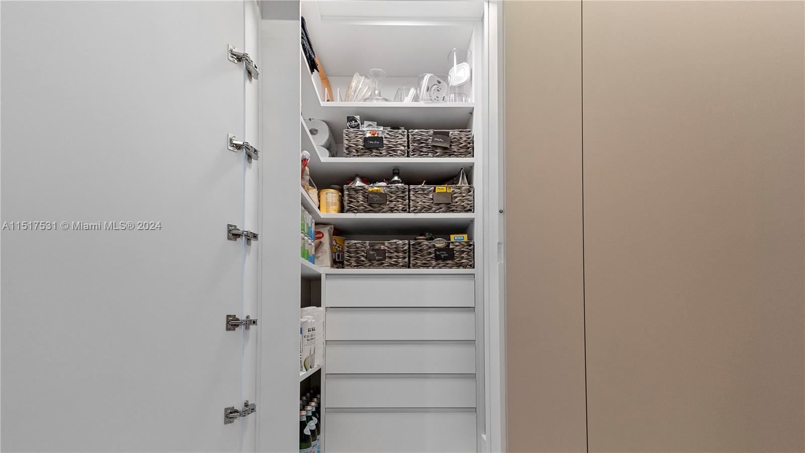 17301 Biscayne Blvd 2102, North Miami Beach, Florida 33160, 2 Bedrooms Bedrooms, ,2 BathroomsBathrooms,Residential,For Sale,17301 Biscayne Blvd 2102,A11517531