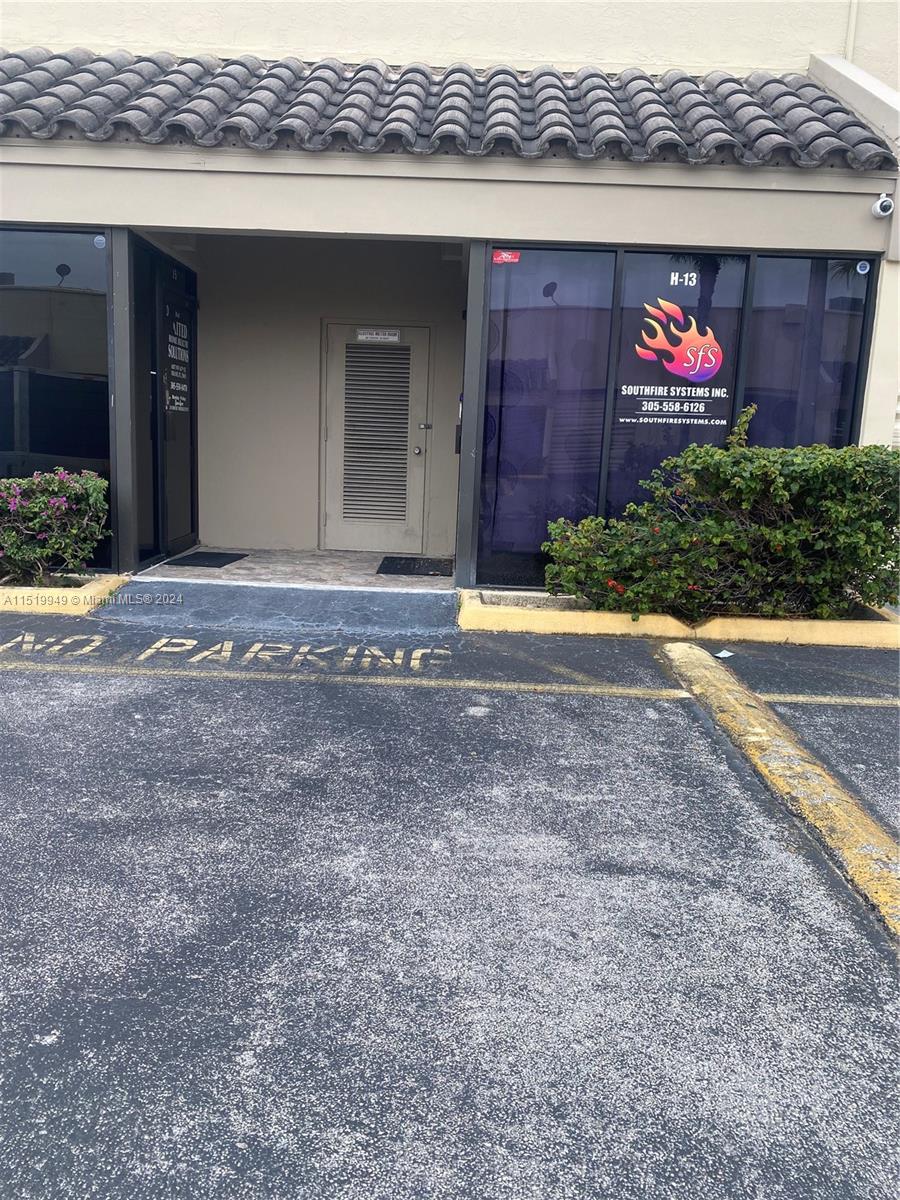 6187 NW 167th St H15, Hialeah, Florida 33015, ,Commerciallease,For Rent,6187 NW 167th St H15,A11519949