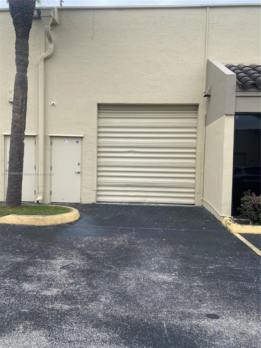 6187 NW 167th St H15, Hialeah, Florida 33015, ,Commerciallease,For Rent,6187 NW 167th St H15,A11519949
