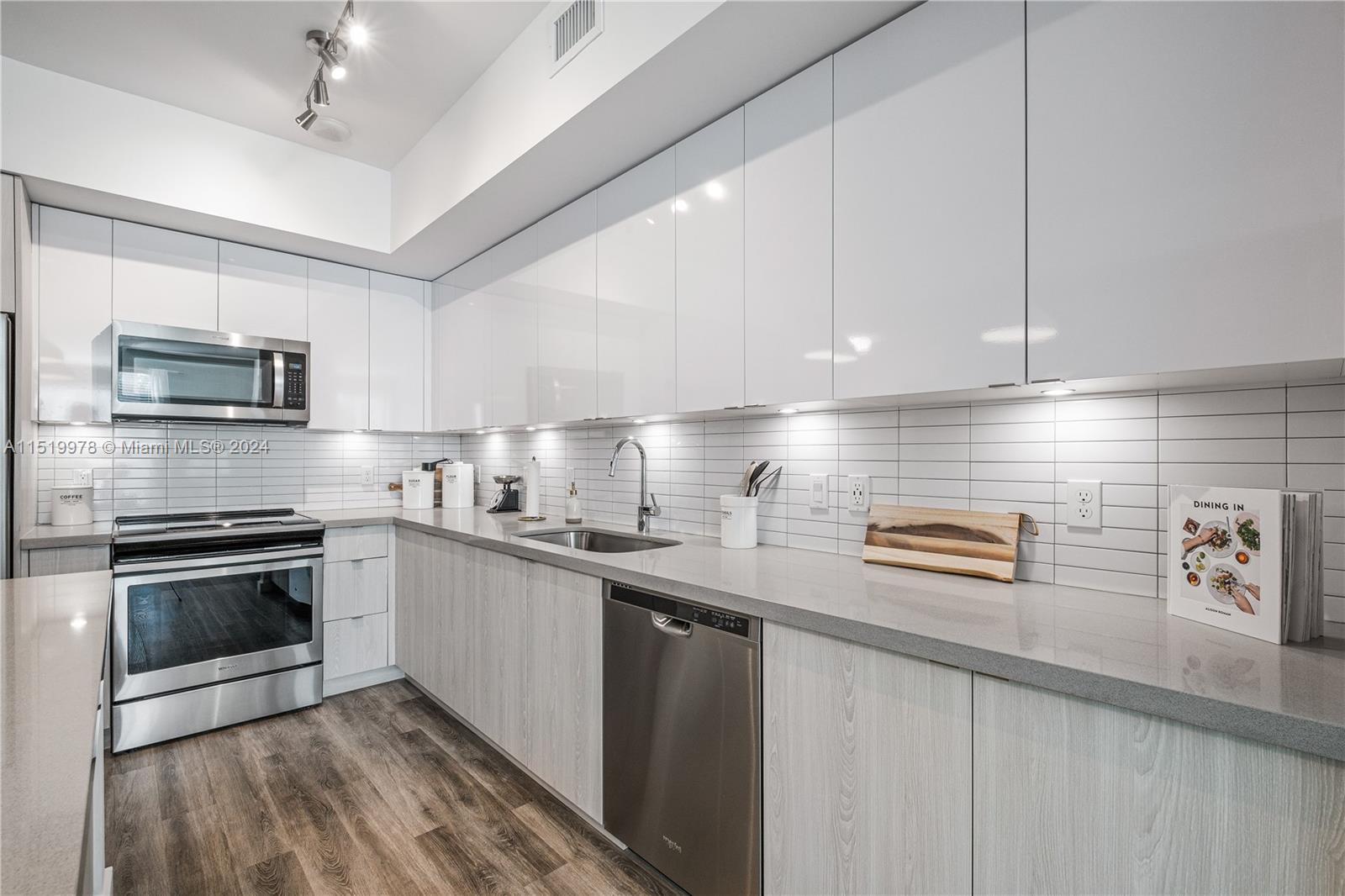 1919 SE 10th Ave 4129, Fort Lauderdale, Florida 33316, 2 Bedrooms Bedrooms, ,2 BathroomsBathrooms,Residentiallease,For Rent,1919 SE 10th Ave 4129,A11519978