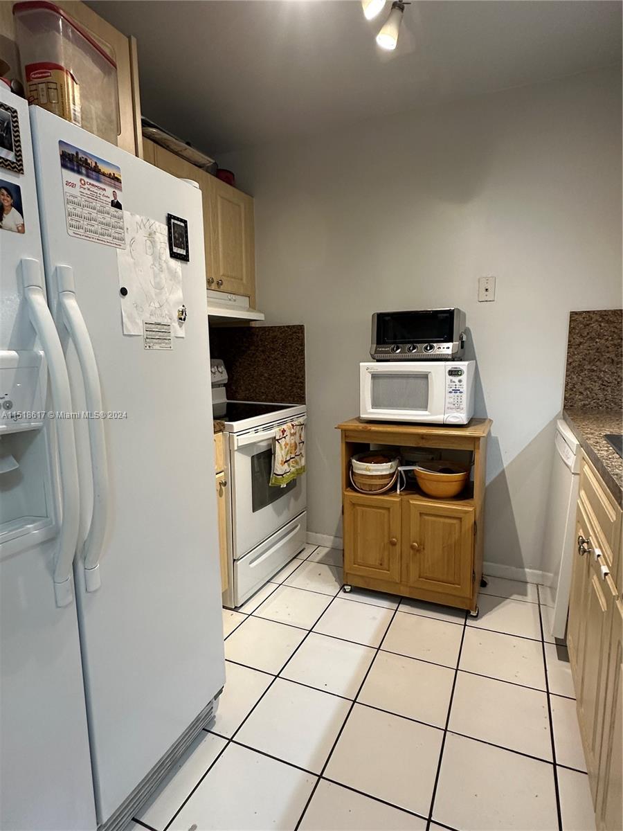 9227 SW 87th Ave B12, Miami, Florida 33176, 2 Bedrooms Bedrooms, ,2 BathroomsBathrooms,Residential,For Sale,9227 SW 87th Ave B12,A11518617
