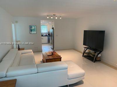 10178 Collins Ave 105, Bal Harbour, Florida 33154, 1 Bedroom Bedrooms, ,1 BathroomBathrooms,Residential,For Sale,10178 Collins Ave 105,A11519984
