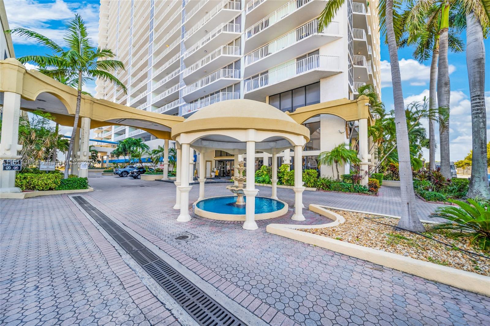 7601 E Treasure Dr PH101, North Bay Village, Florida 33141, 2 Bedrooms Bedrooms, ,2 BathroomsBathrooms,Residentiallease,For Rent,7601 E Treasure Dr PH101,A11519388