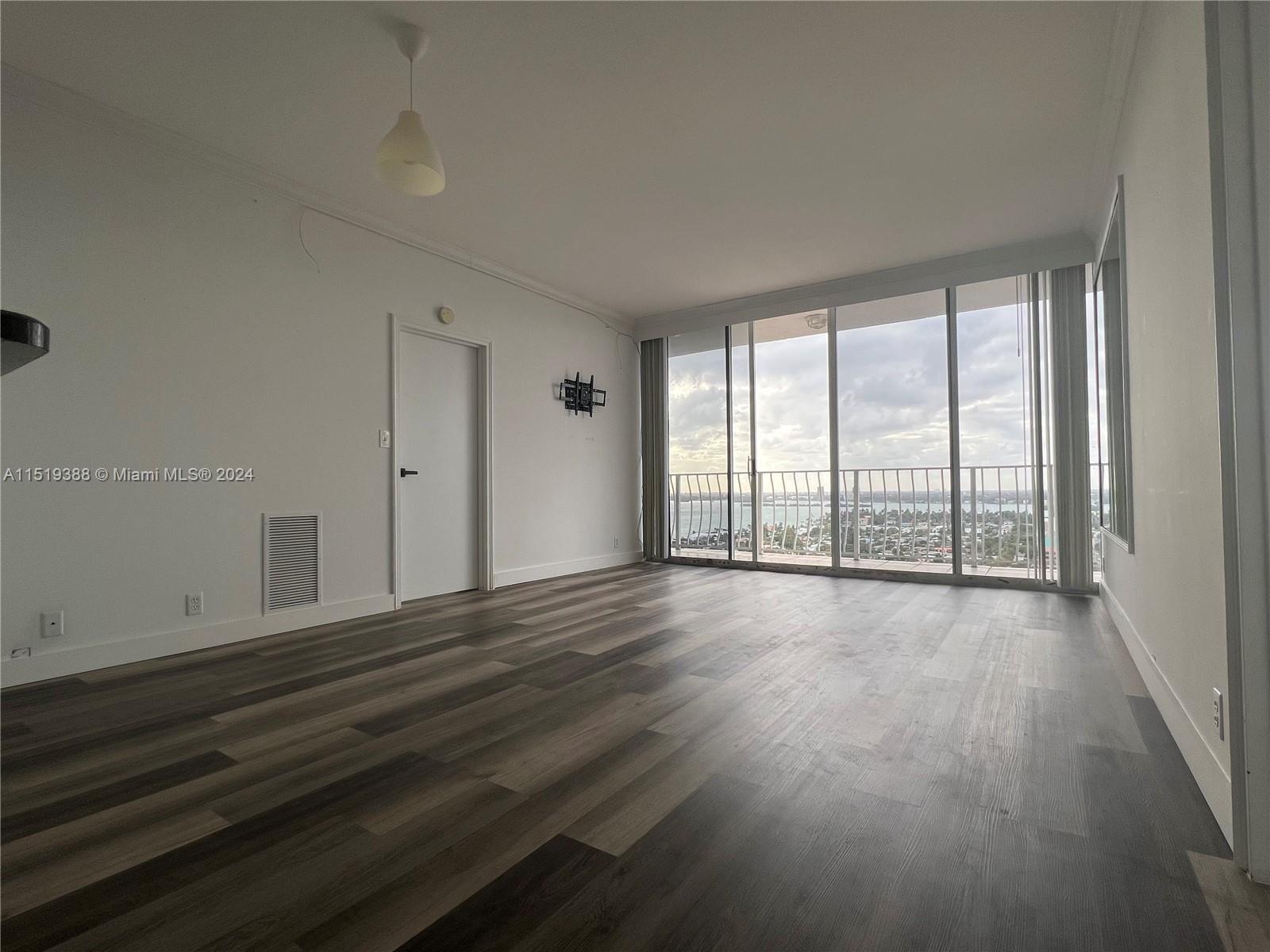 7601 E Treasure Dr PH101, North Bay Village, Florida 33141, 2 Bedrooms Bedrooms, ,2 BathroomsBathrooms,Residentiallease,For Rent,7601 E Treasure Dr PH101,A11519388