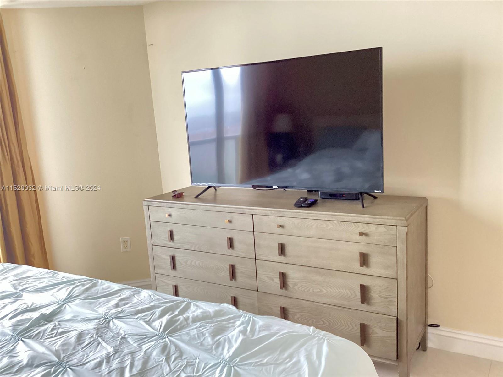 16699 Collins Ave 3305, Sunny Isles Beach, Florida 33160, 1 Bedroom Bedrooms, ,1 BathroomBathrooms,Residentiallease,For Rent,16699 Collins Ave 3305,A11520032