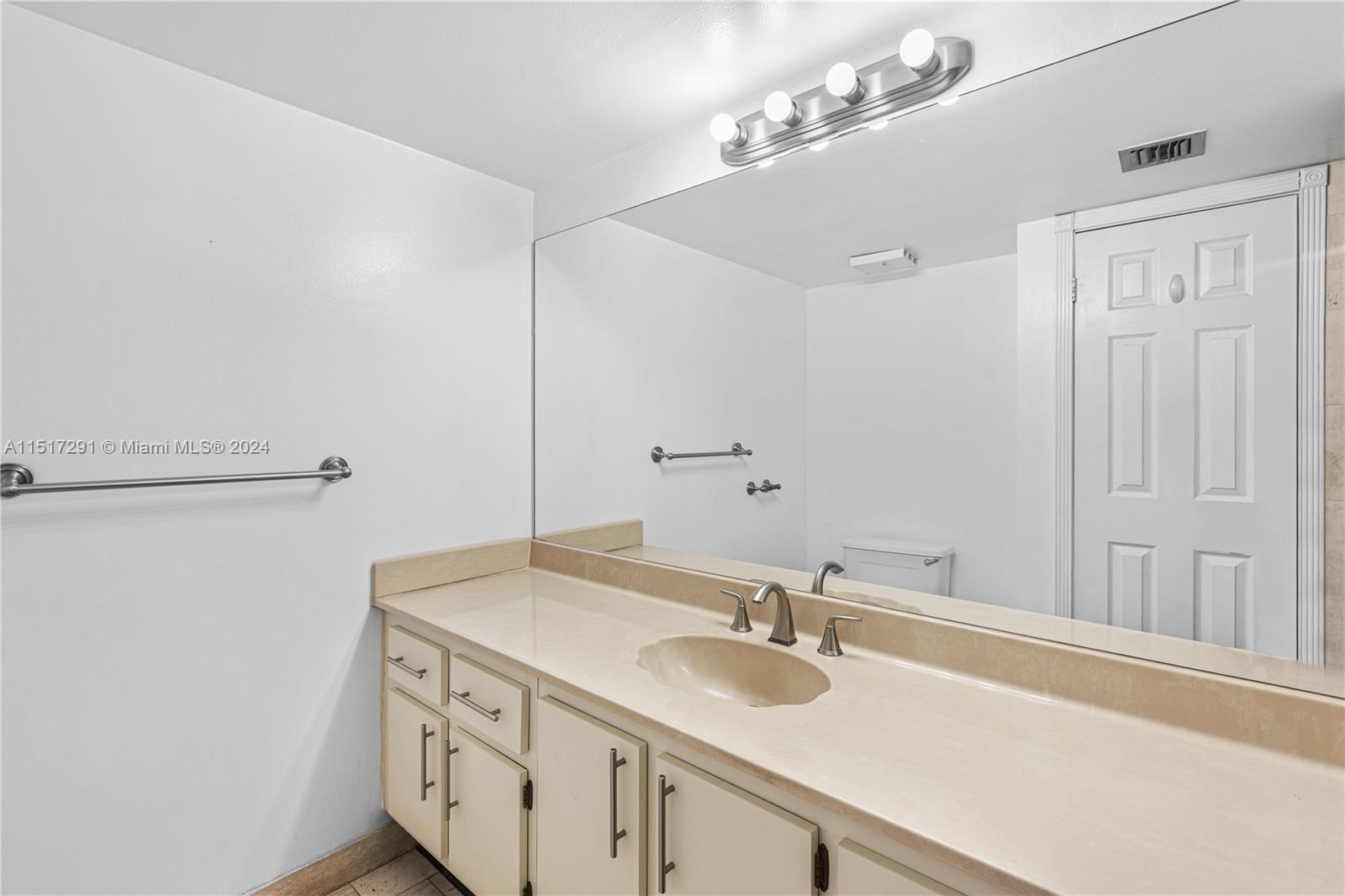 1717 N Bayshore Dr A-1256, Miami, Florida 33132, 3 Bedrooms Bedrooms, ,3 BathroomsBathrooms,Residentiallease,For Rent,1717 N Bayshore Dr A-1256,A11517291