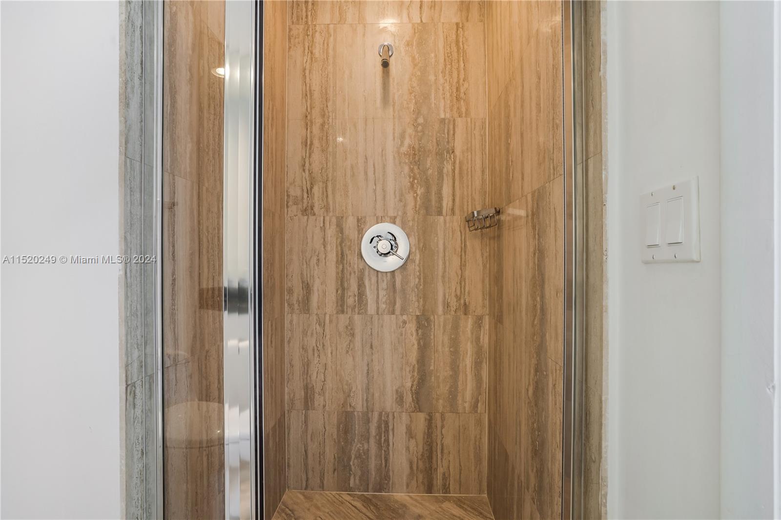 2nd Bed Shower