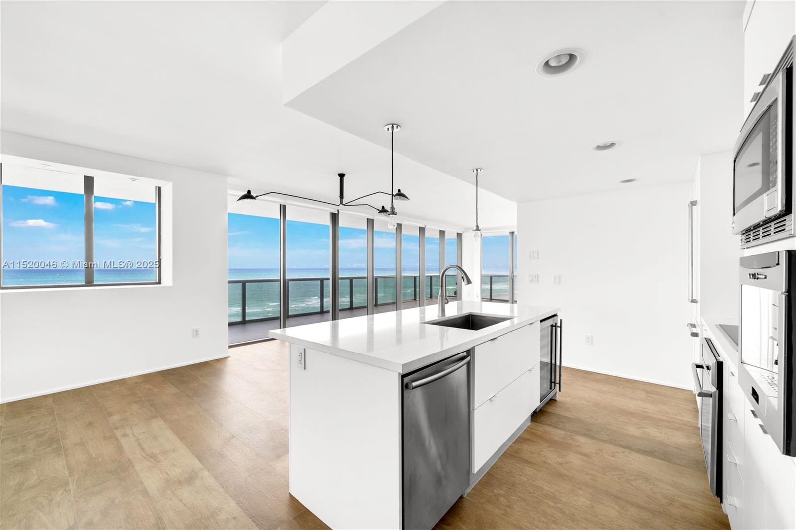 5875 Collins Ave 1102, Miami Beach, Florida 33140, 3 Bedrooms Bedrooms, ,3 BathroomsBathrooms,Residential,For Sale,5875 Collins Ave 1102,A11520046