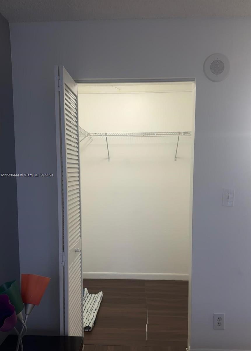 16909 N Bay Rd 1009, Sunny Isles Beach, Florida 33160, 1 Bedroom Bedrooms, ,1 BathroomBathrooms,Residential,For Sale,16909 N Bay Rd 1009,A11520444