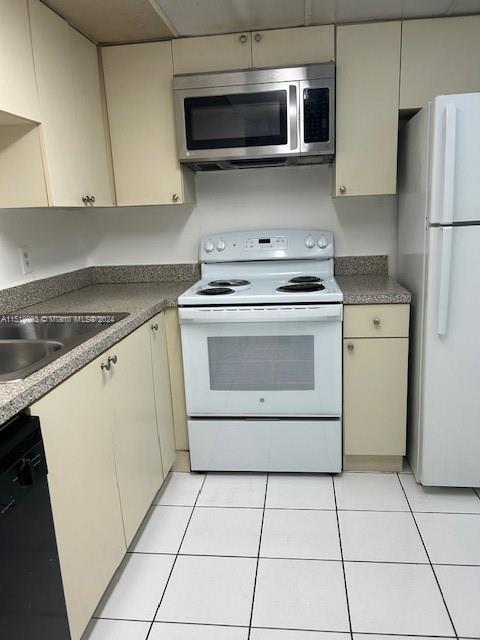 2055 SW 122nd Ave 101, Miami, Florida 33175, 2 Bedrooms Bedrooms, ,2 BathroomsBathrooms,Residentiallease,For Rent,2055 SW 122nd Ave 101,A11519803