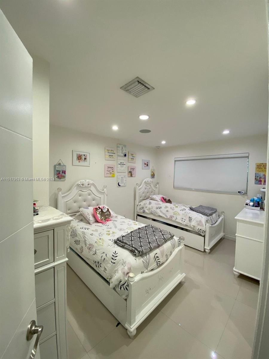 Miami, Florida 33180, 3 Bedrooms Bedrooms, ,2 BathroomsBathrooms,Residential,For Sale,A11517953