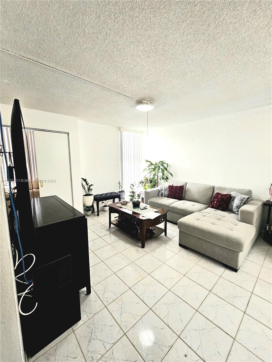 200 172nd St 102, Sunny Isles Beach, Florida 33160, 2 Bedrooms Bedrooms, ,1 BathroomBathrooms,Residential,For Sale,200 172nd St 102,A11520511