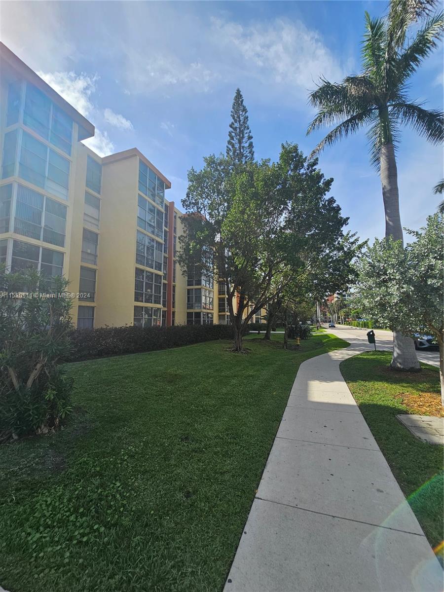 200 172nd St 102, Sunny Isles Beach, Florida 33160, 2 Bedrooms Bedrooms, ,1 BathroomBathrooms,Residential,For Sale,200 172nd St 102,A11520511