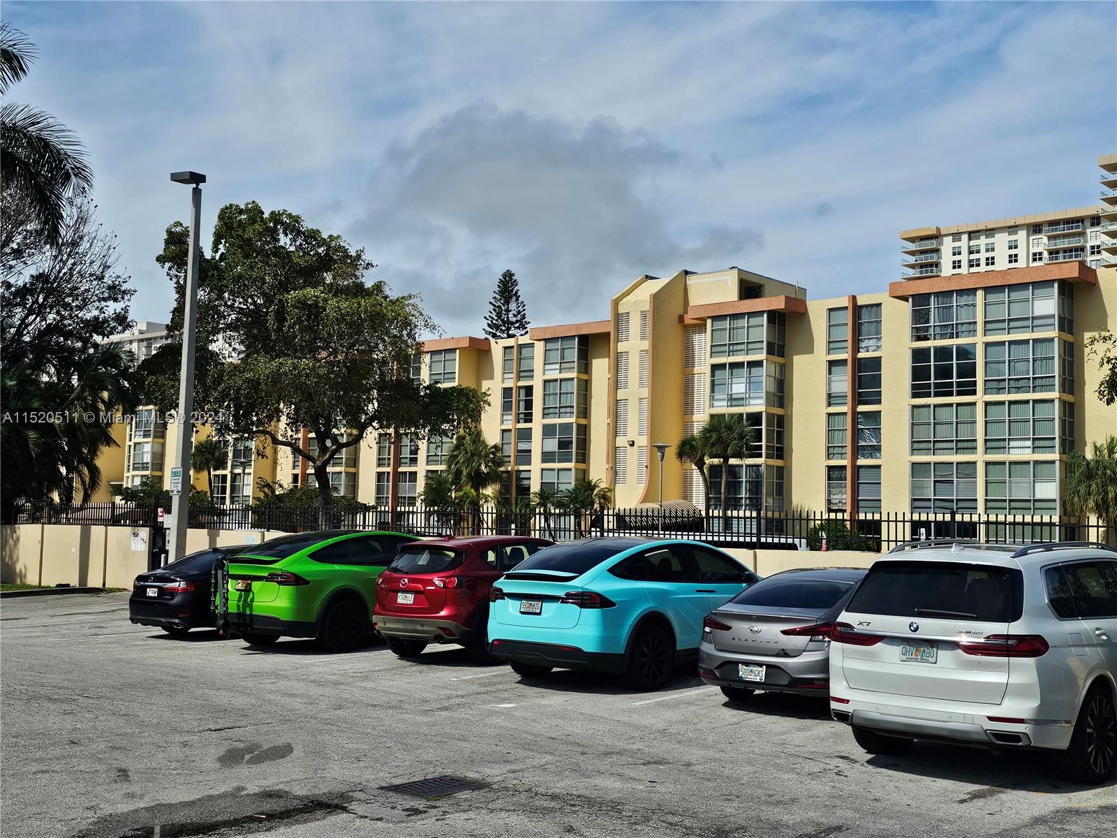 200 172nd St 102, Sunny Isles Beach, Florida 33160, 2 Bedrooms Bedrooms, ,1 BathroomBathrooms,Residential,For Sale,200 172nd St 102,A11520511